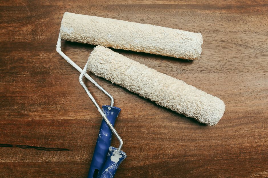 Rouleaux de peinture prêts pour la mise en couleur